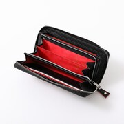 マキマモデルの財布。