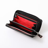 マキマモデルの財布。