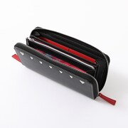 パワーモデルの財布。