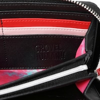 パワーモデルの財布。