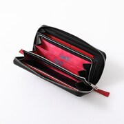 パワーモデルの財布。