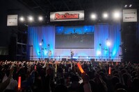 西川貴教によるライブステージの様子。