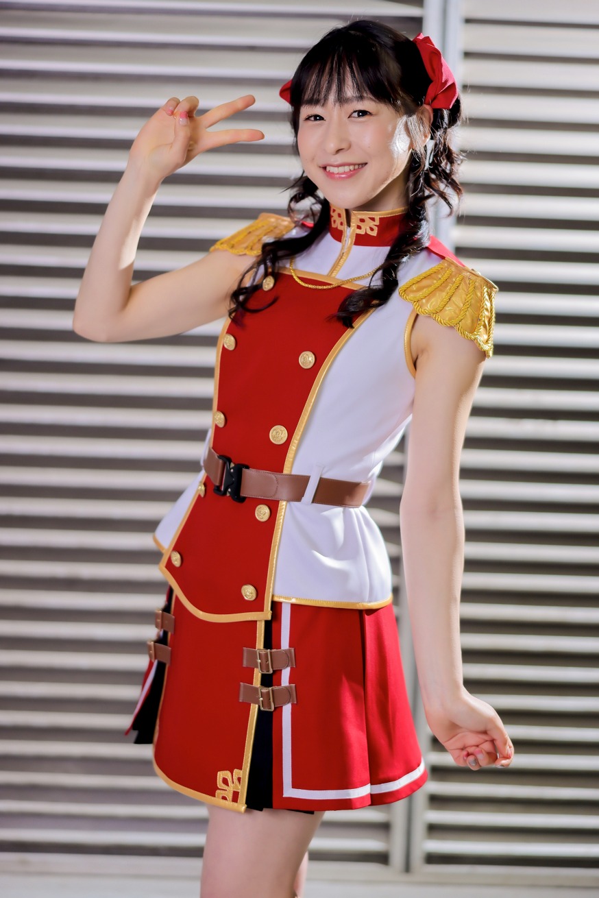 ミウキャットのコスプレをした徳井青空。