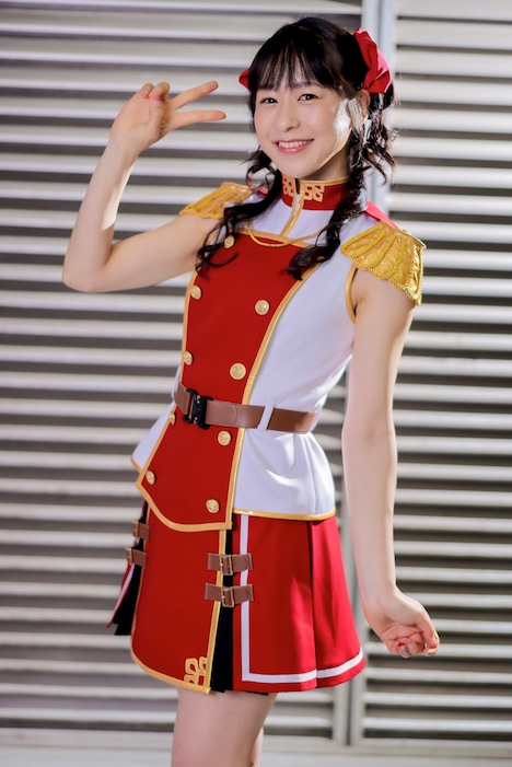 ミウキャットのコスプレをした徳井青空。