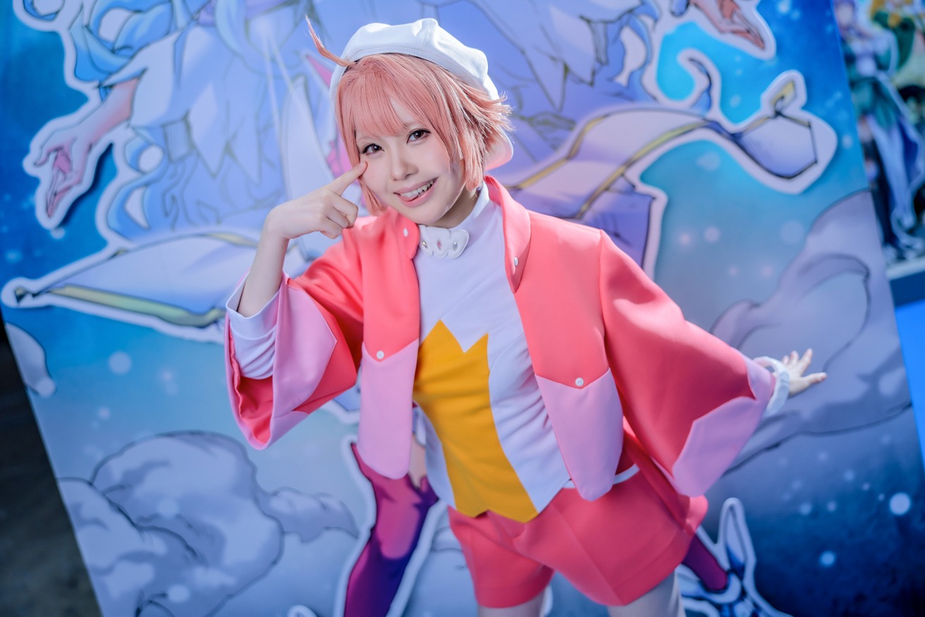 ネオンのコスプレをした柏木れに。