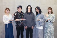 左から戸松遥、子安武人、おじさん、福山潤、小松未可子。