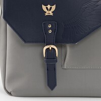 グリフィスモデルのショルダーバッグ。