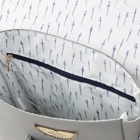 グリフィスモデルのショルダーバッグ。