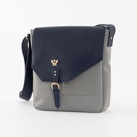 グリフィスモデルのショルダーバッグ。