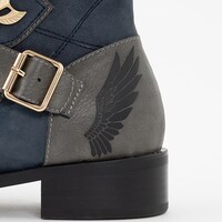 グリフィスモデルのブーツ。