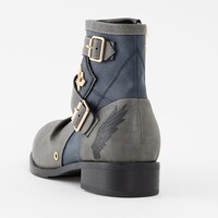 グリフィスモデルのブーツ。