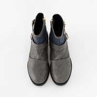 グリフィスモデルのブーツ。