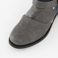 グリフィスモデルのブーツ。