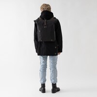 ガッツモデルのバックパックの使用イメージ。