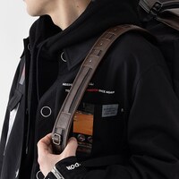 ガッツモデルのバックパックの使用イメージ。