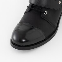 ガッツモデルのブーツ。