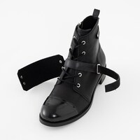 ガッツモデルのブーツ。