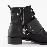 ガッツモデルのブーツ。