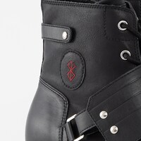 ガッツモデルのブーツ。