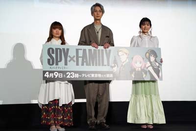 左から種崎敦美、江口拓也、早見沙織。