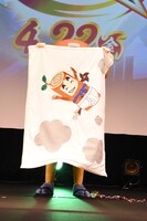 変わり身の術を披露する野原しんのすけ。