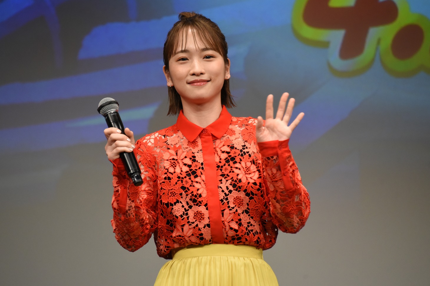 川栄李奈