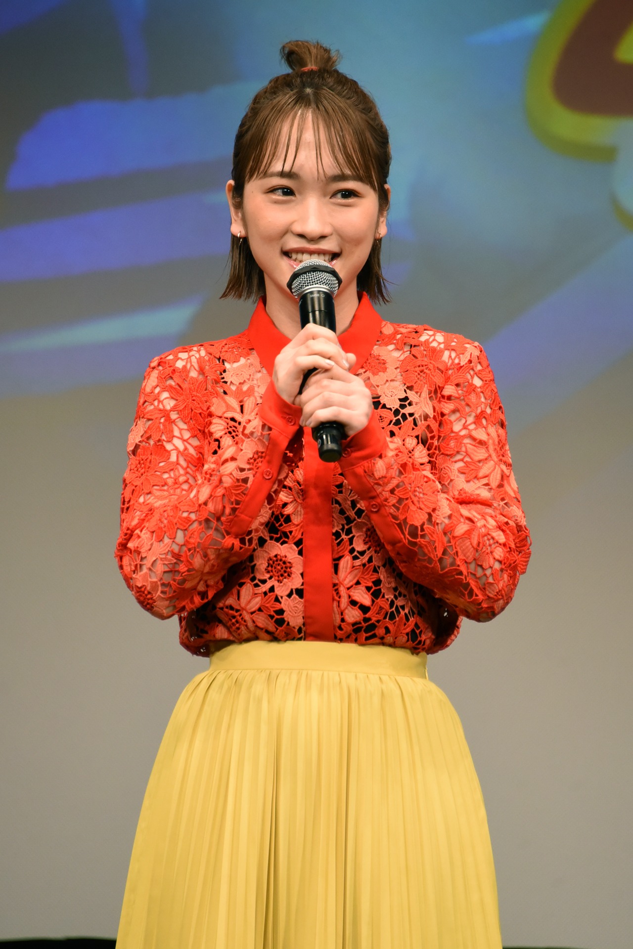 川栄李奈