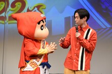 左から野原しんのすけ、岩井勇気。