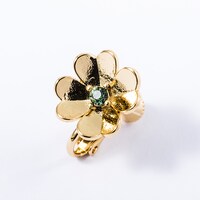 花垣武道モデルのイヤリング。