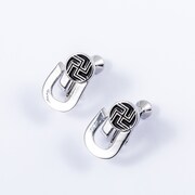 佐野万次郎モデルのバッグのイヤリング。