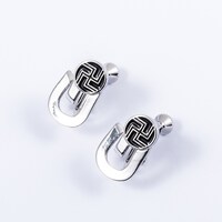 佐野万次郎モデルのバッグのイヤリング。