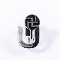 佐野万次郎モデルのバッグのイヤリング。