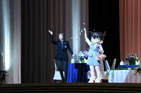 左から高山みなみ、江戸川コナン。