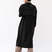 花垣武道モデルのワンピースの着用イメージ。