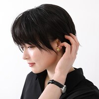 花垣武道モデルのイヤリングの使用イメージ。