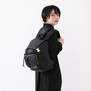 佐野万次郎モデルのバッグの使用イメージ。