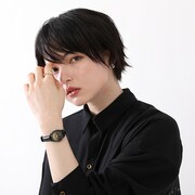 佐野万次郎モデルの腕時計の使用イメージ。