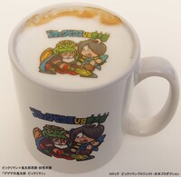鬼太郎茶屋で販売される「ゲゲゲラテ ビックリマンver」。マグカップはショップにて購入することができる。