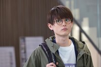 坪根悠仁扮するミナト。 (c)「不幸くんはキスするしかない！」製作委員会・MBS