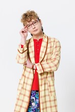 藤田玲扮する曲家りんご。