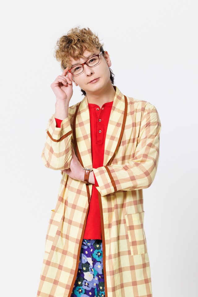 藤田玲扮する曲家りんご。