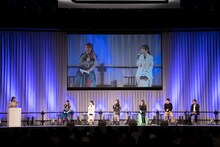 左から朝井彩加、ZAQ、潘めぐみ、石川由依、早見沙織、深見真、篠原宏康。