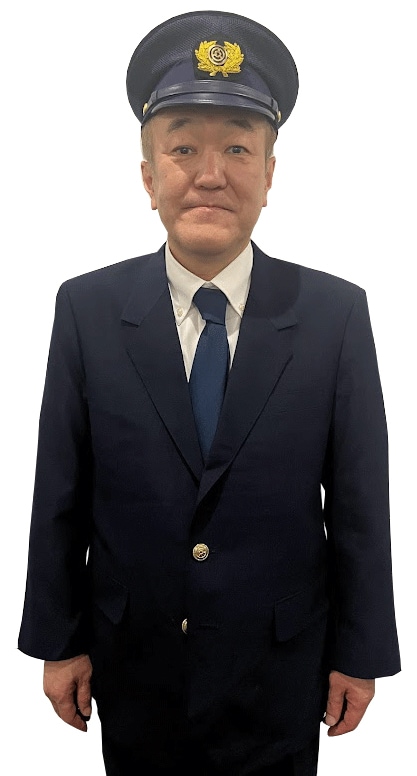 温水洋一扮する運転手。