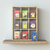 映画クレヨンしんちゃん30周年メモリアルオンライン展覧会で販売されるアクリルスタンド。