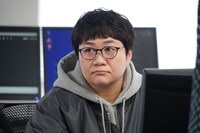 ドラマ「悪女（わる）～働くのがカッコ悪いなんて誰が言った？～」より、近藤春菜演じる川端光。