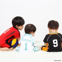 アニメ「ハイキュー!!」をモチーフにしたロンパース。