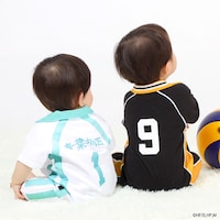 アニメ「ハイキュー!!」をモチーフにしたロンパース。