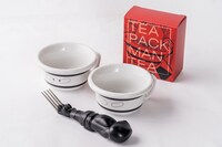「ティーパックマンティーカップ」と「ティーパックマン紅茶」「ティーパックマン紅茶×ベアークローフォークセット」。