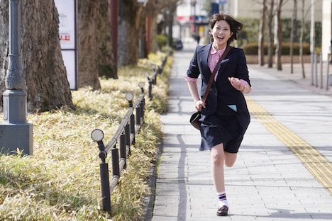 ドラマ「悪女（わる） ～働くのがカッコ悪いなんて誰が言った？～」第1話の場面写真。