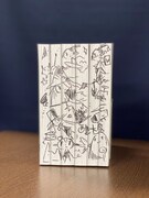 本の小口にイラストを入れる例。